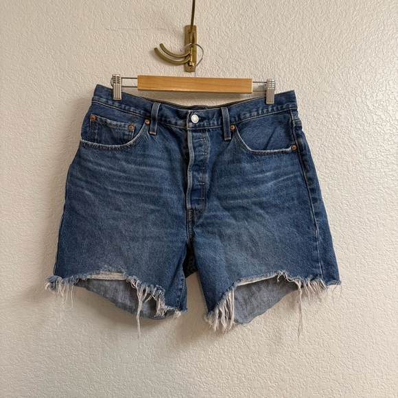 Levi's Premium 501 ORIGINAL FIT HIGH RISE WOMEN'S SHORTS Size 32 - Picture 1 of 5